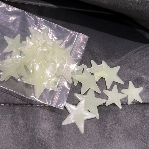 30 glow in the dark stars - Picture 1 of 1